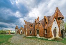 Castelul de lut – Castelul de lut din Valea Zanelor: O poveste a naturii si a traditiei romanesti