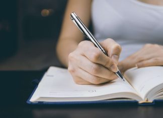 Cum e corect: scri sau scrii?