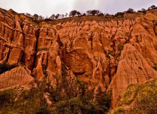 Rapa Rosie: Descopera minunile naturale ale celui mai mare canion din Romania