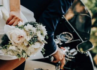 Traditii si obiceiuri bucurestene: Descopera istoria si semnificatia sarbatorilor si obiceiurilor locale.